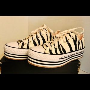 Platform Converse Zebra EGRET/BLACK/GUM - NIB (size 8.5, but runs large)